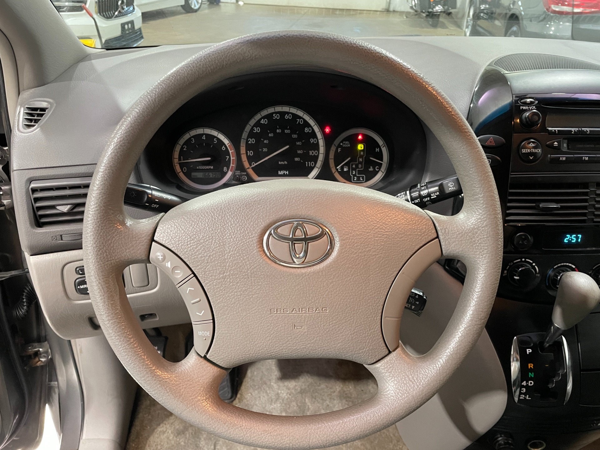 Used-2005-Toyota-Sienna-LE-7-Passenger-FWD