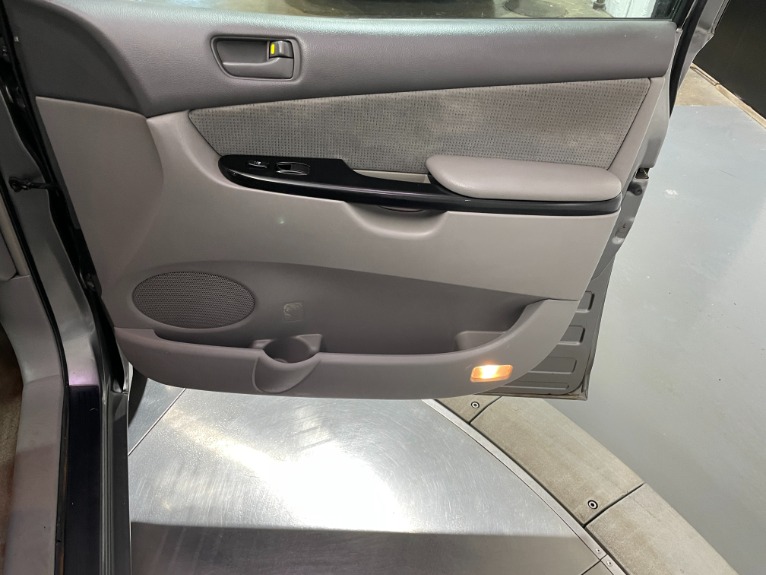 Used-2005-Toyota-Sienna-LE-7-Passenger-FWD