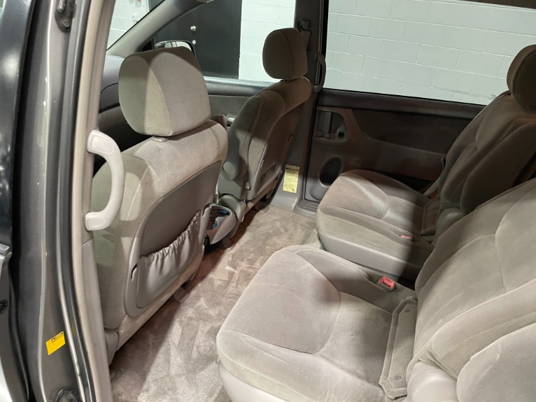 Used-2005-Toyota-Sienna-LE-7-Passenger-FWD