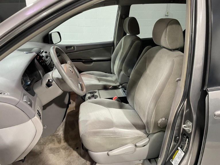 Used-2005-Toyota-Sienna-LE-7-Passenger-FWD