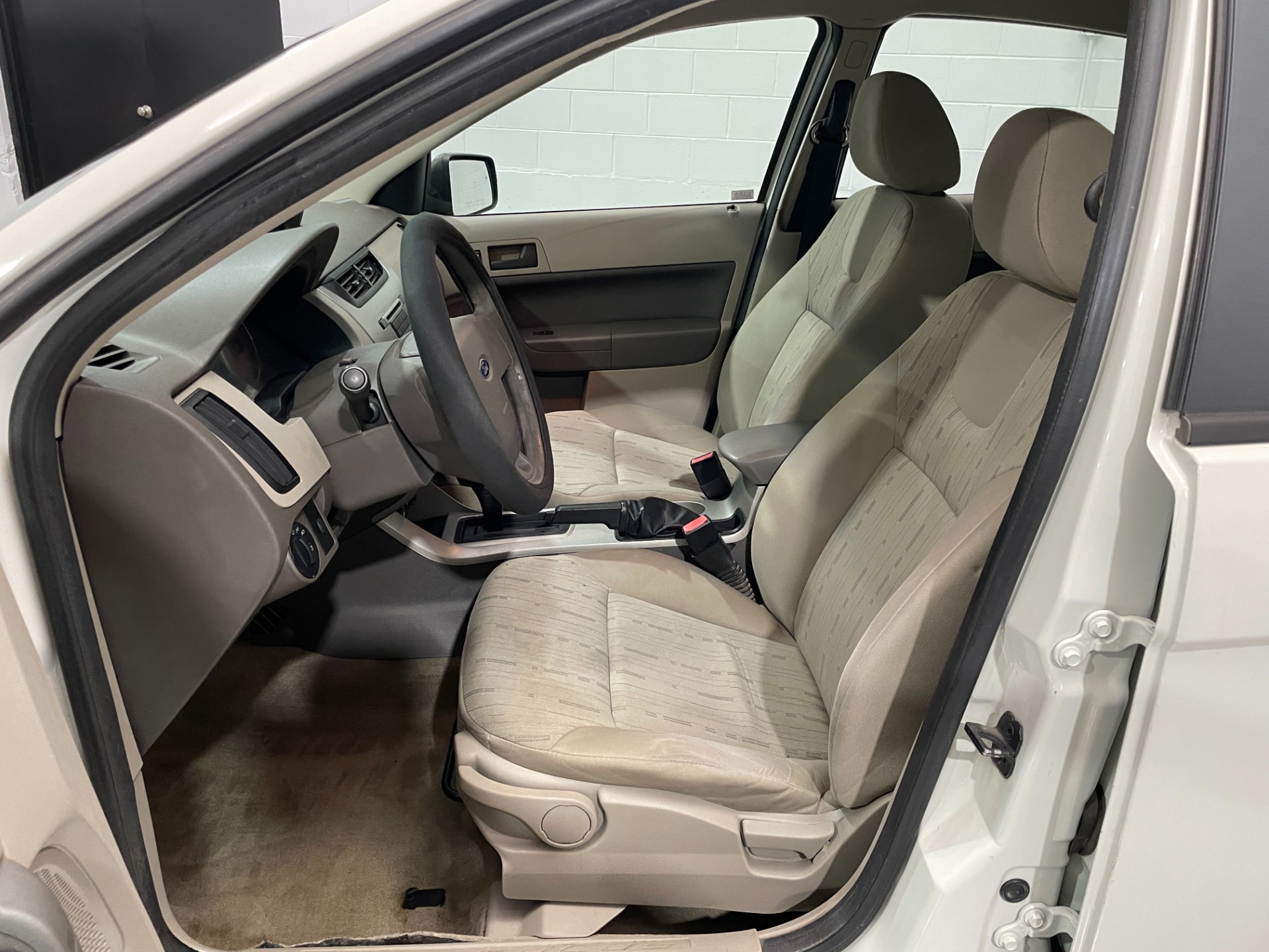 Used-2009-Ford-Focus-SE-FWD
