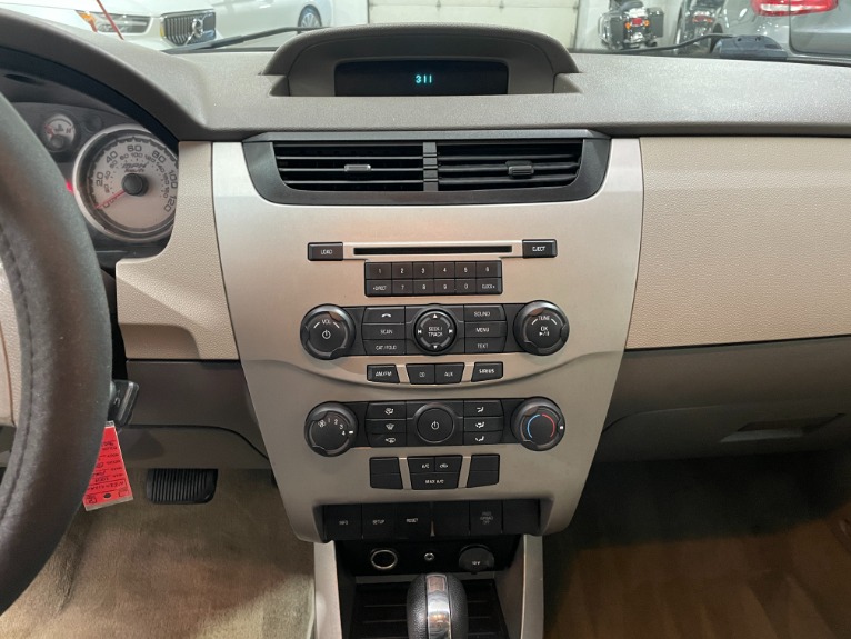 Used-2009-Ford-Focus-SE-FWD