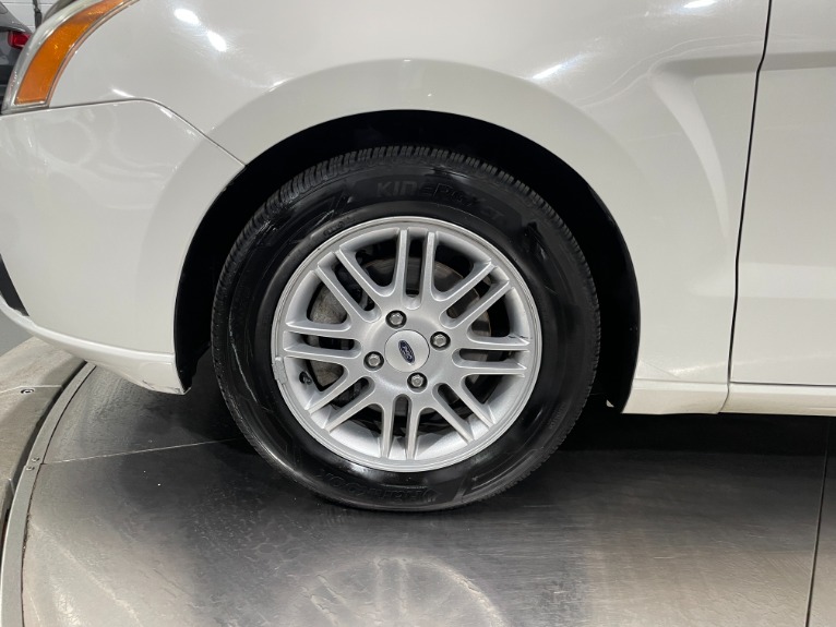 Used-2009-Ford-Focus-SE-FWD