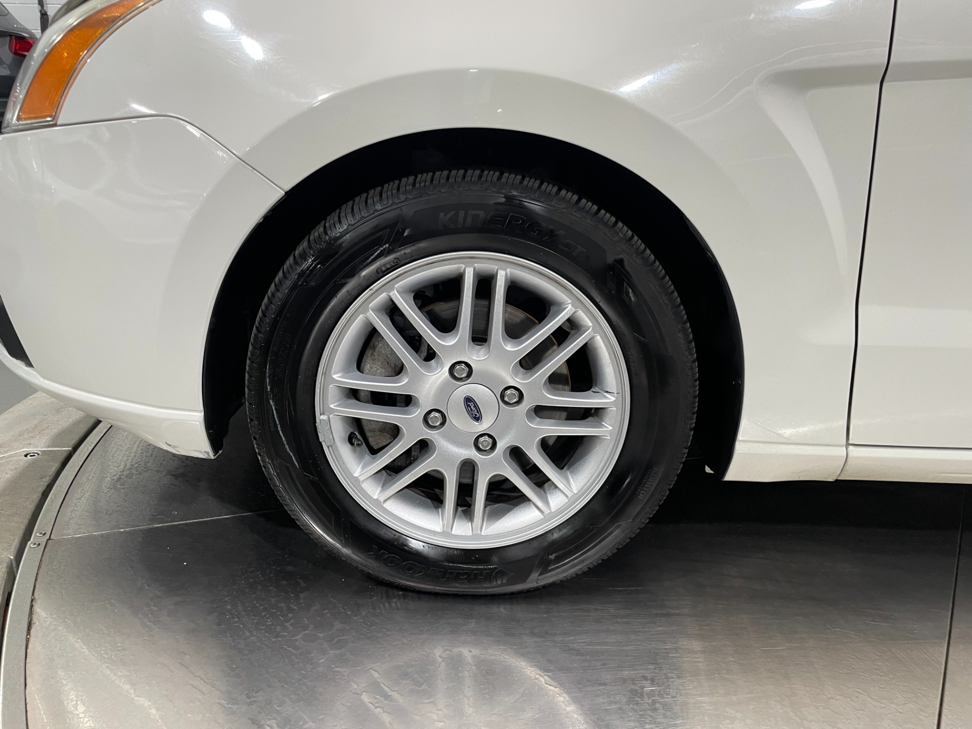 Used-2009-Ford-Focus-SE-FWD