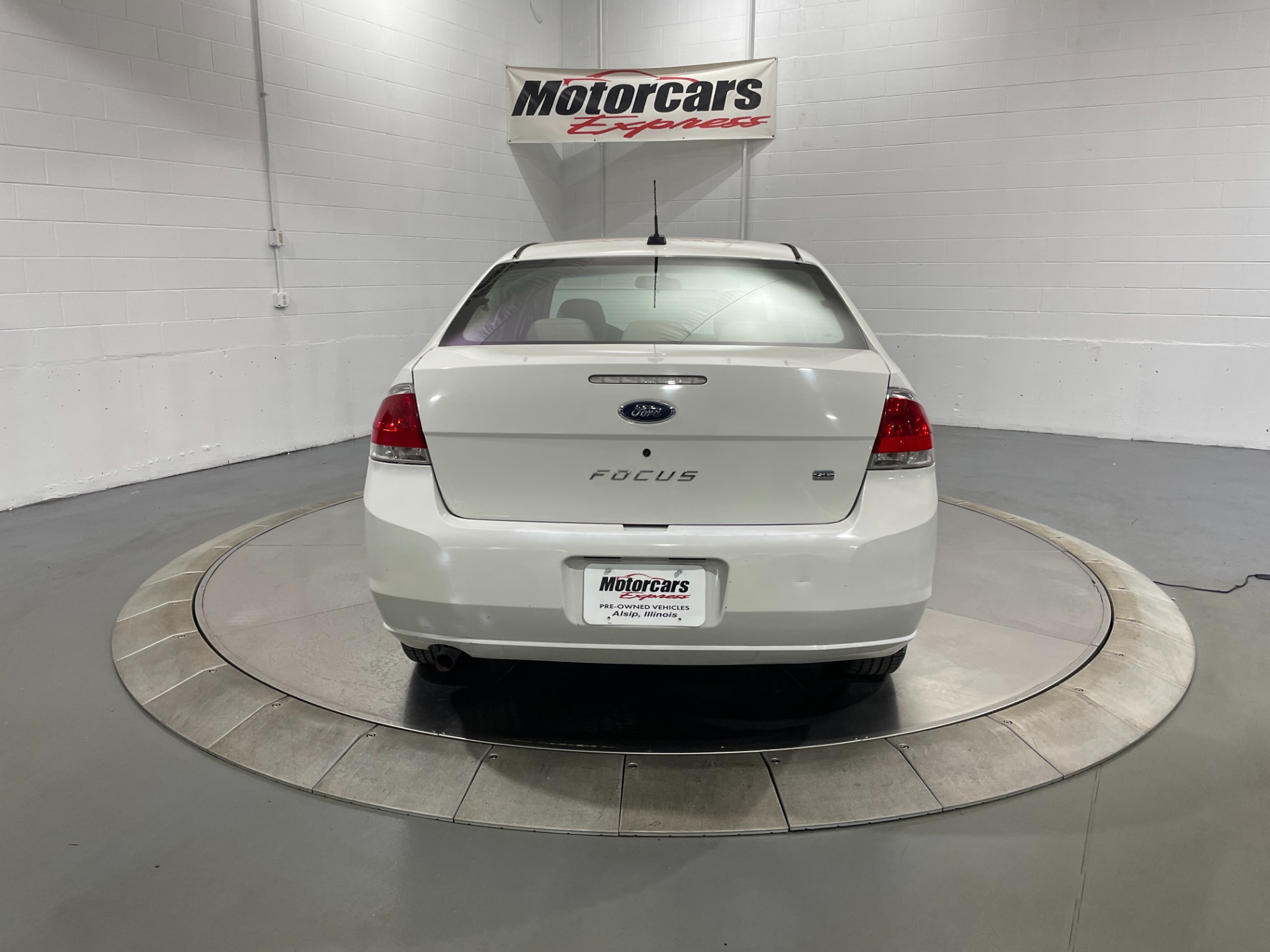 Used-2009-Ford-Focus-SE-FWD