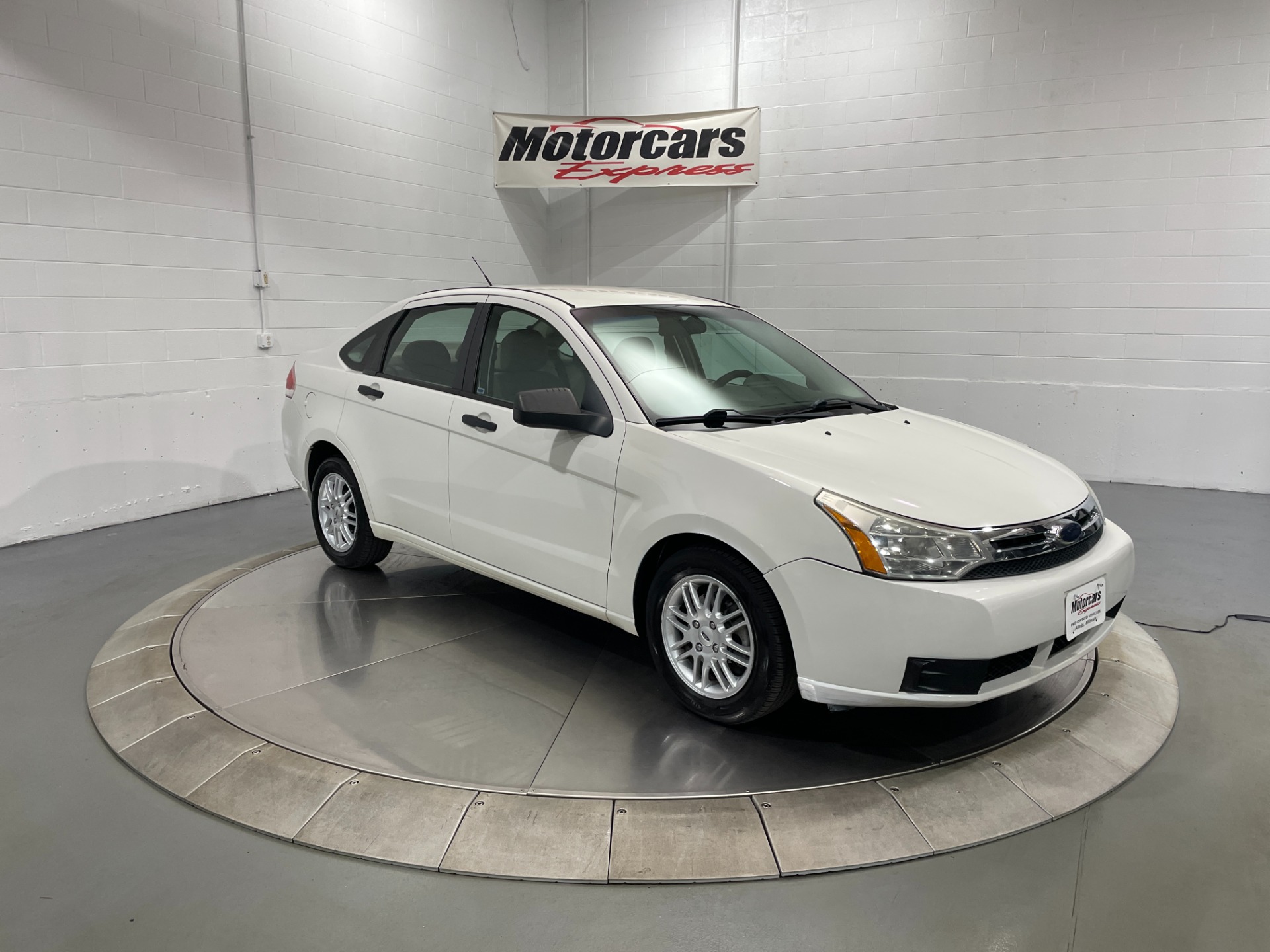 Used-2009-Ford-Focus-SE-FWD