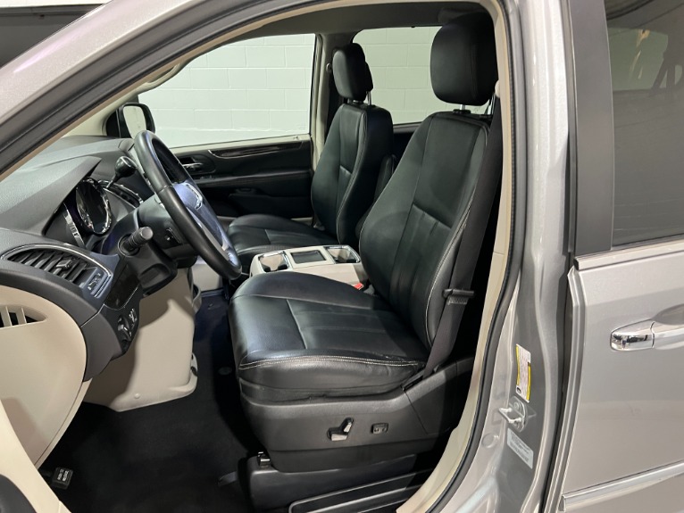 Used-2016-Chrysler-Town-and-Country-Touring-FWD