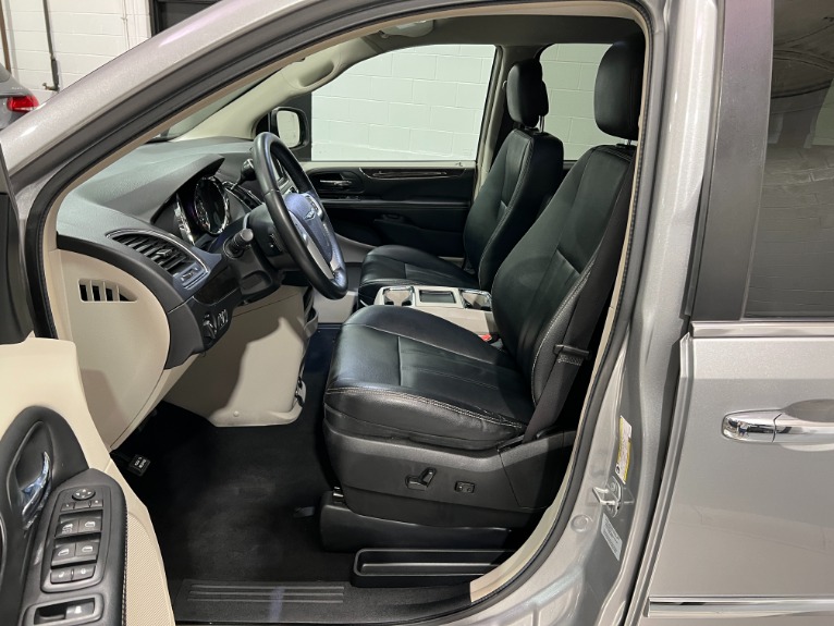 Used-2016-Chrysler-Town-and-Country-Touring-FWD