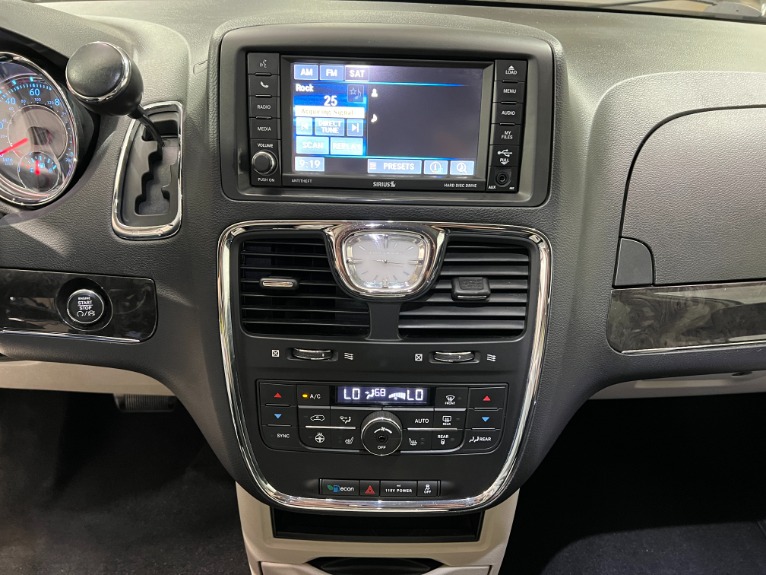 Used-2016-Chrysler-Town-and-Country-Touring-FWD
