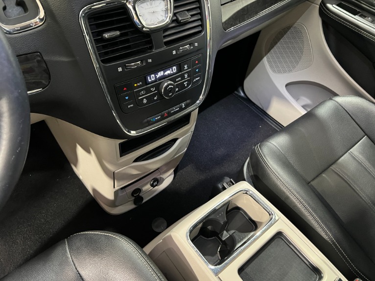 Used-2016-Chrysler-Town-and-Country-Touring-FWD
