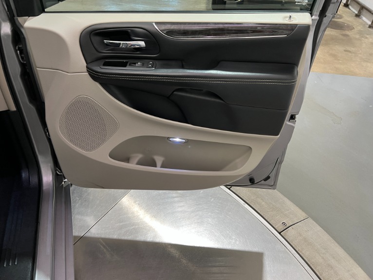 Used-2016-Chrysler-Town-and-Country-Touring-FWD