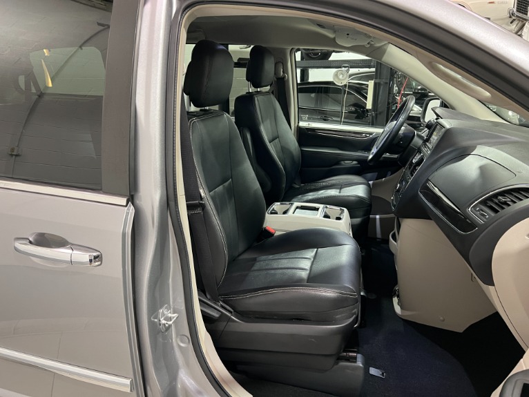 Used-2016-Chrysler-Town-and-Country-Touring-FWD