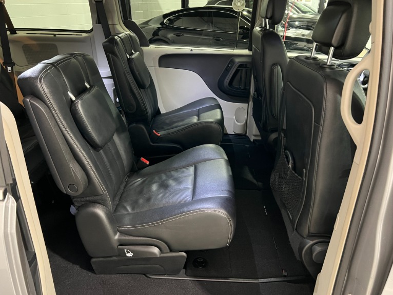 Used-2016-Chrysler-Town-and-Country-Touring-FWD