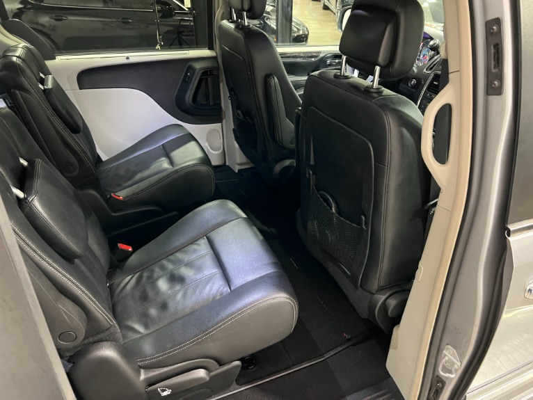 Used-2016-Chrysler-Town-and-Country-Touring-FWD