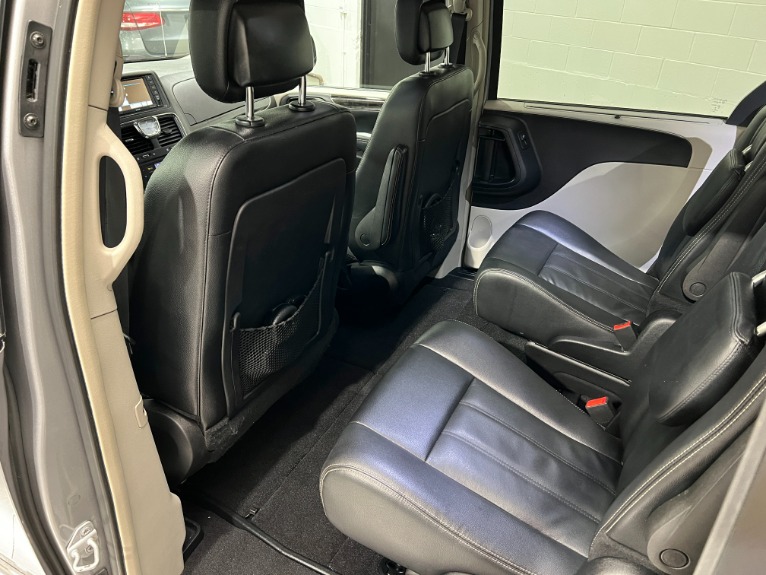 Used-2016-Chrysler-Town-and-Country-Touring-FWD