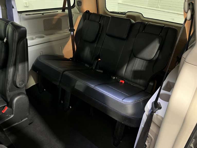 Used-2016-Chrysler-Town-and-Country-Touring-FWD