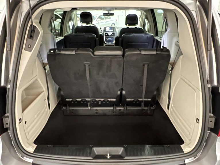 Used-2016-Chrysler-Town-and-Country-Touring-FWD