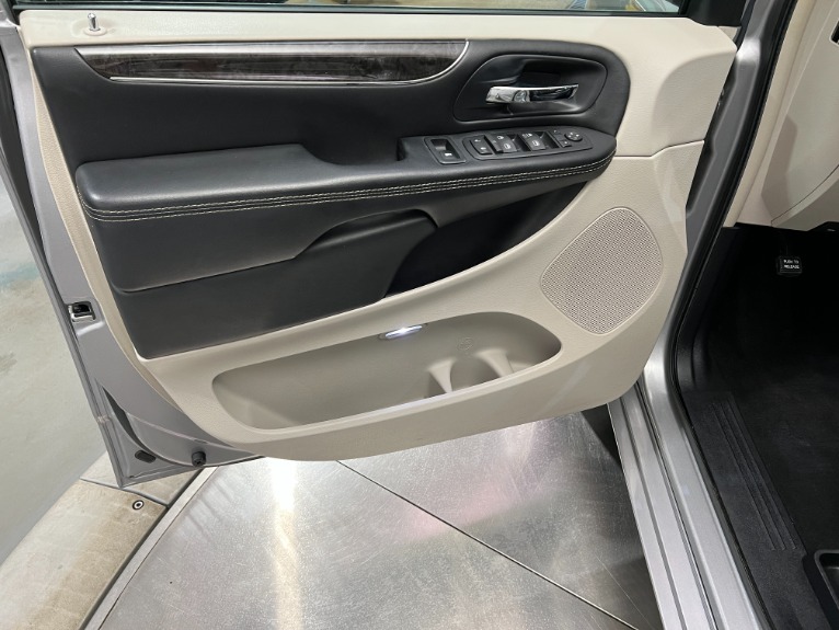 Used-2016-Chrysler-Town-and-Country-Touring-FWD