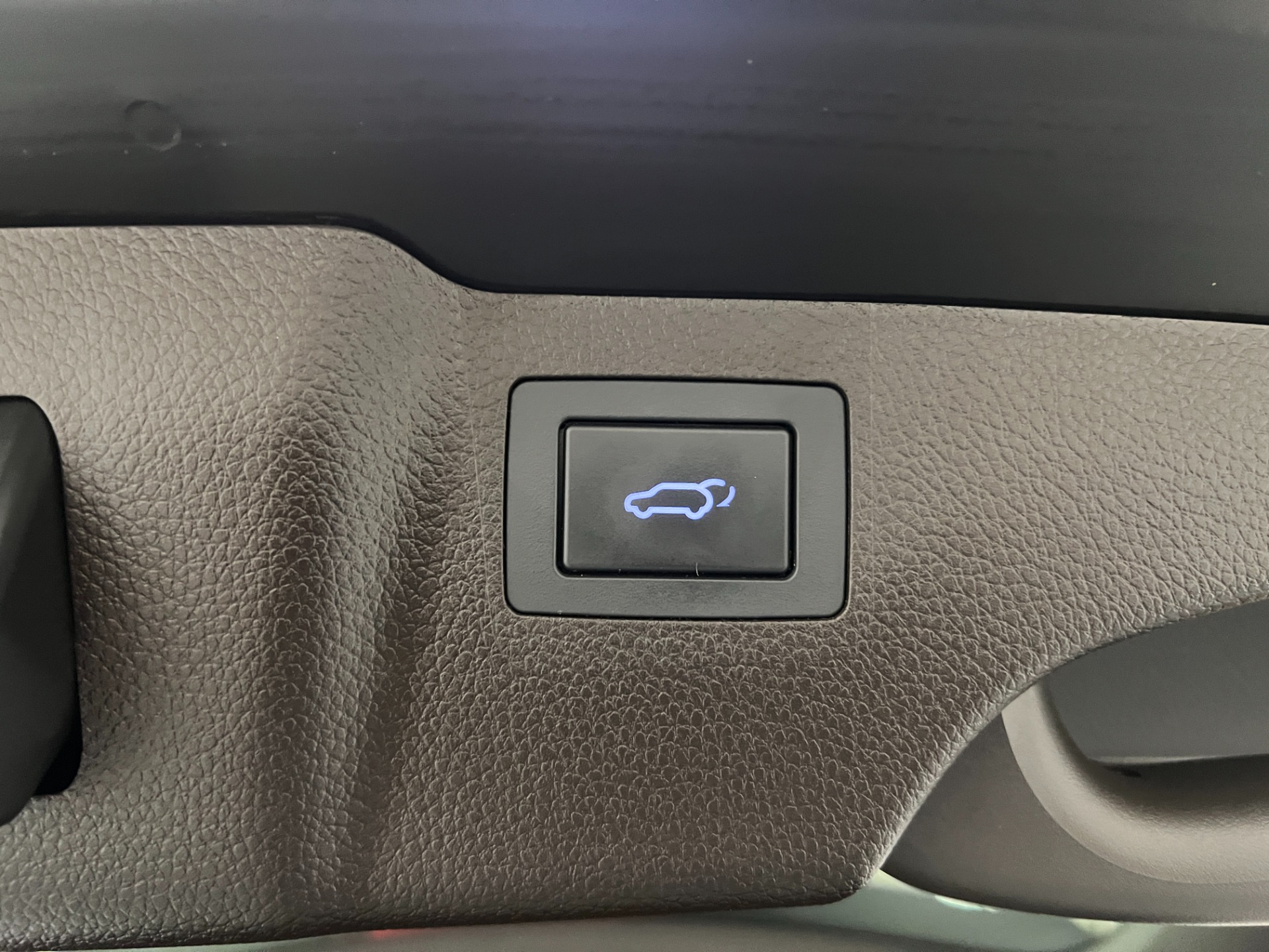 Used-2017-Hyundai-SANTA-FE-Sport-24L-AWD
