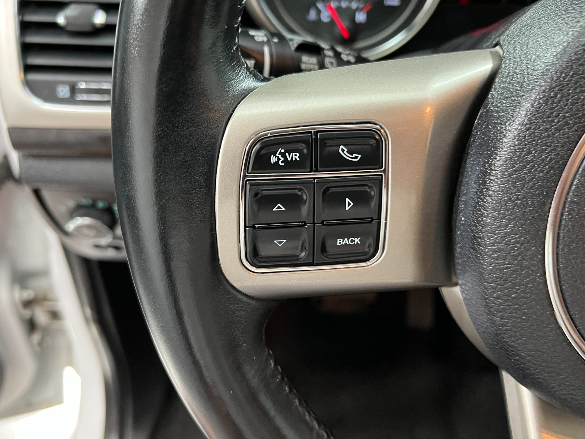 Used-2013-Jeep-Grand-Cherokee-Laredo-4X4
