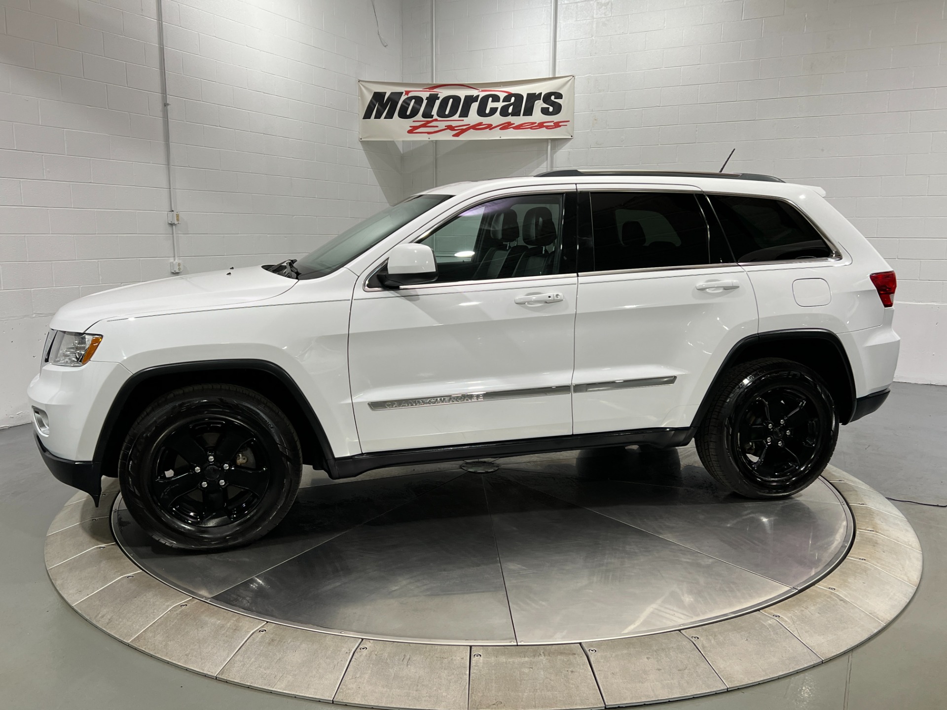 Used-2013-Jeep-Grand-Cherokee-Laredo-4X4