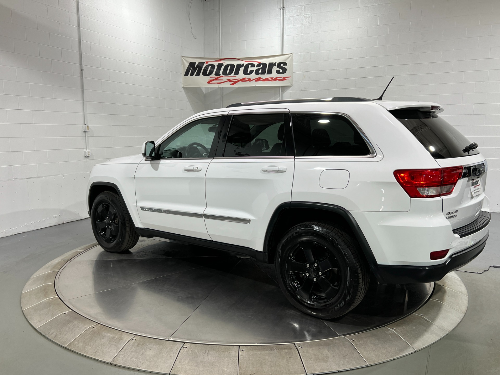 Used-2013-Jeep-Grand-Cherokee-Laredo-4X4