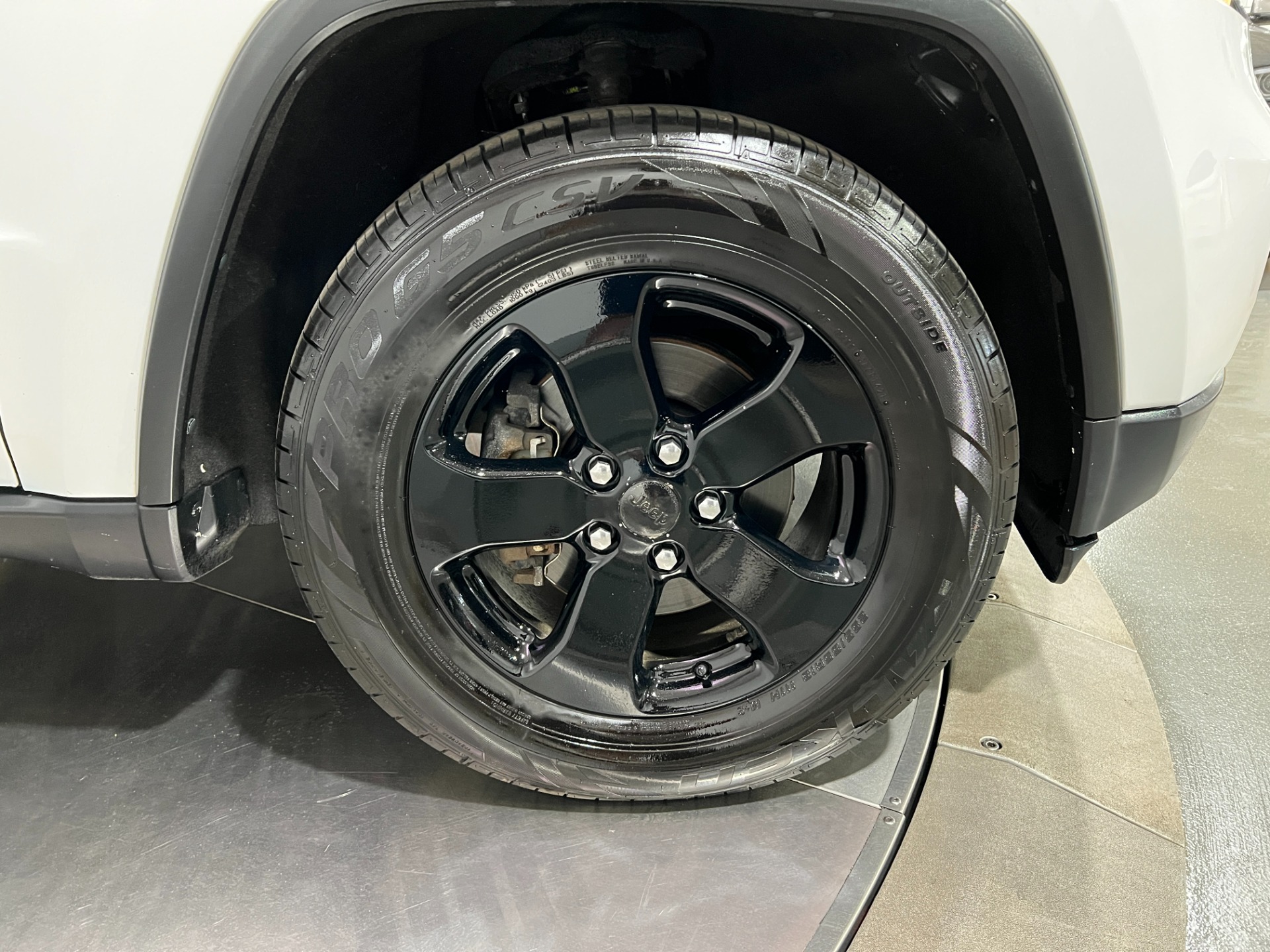 Used-2013-Jeep-Grand-Cherokee-Laredo-4X4