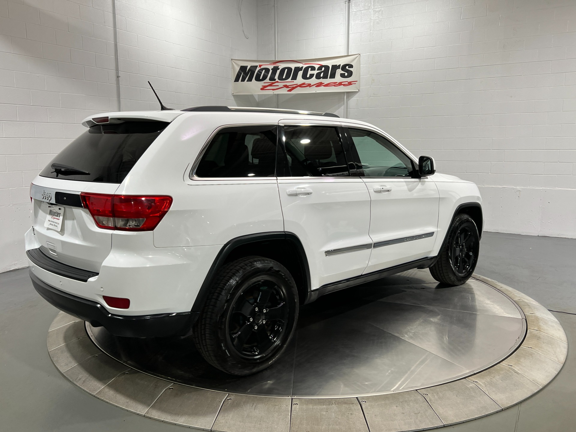 Used-2013-Jeep-Grand-Cherokee-Laredo-4X4