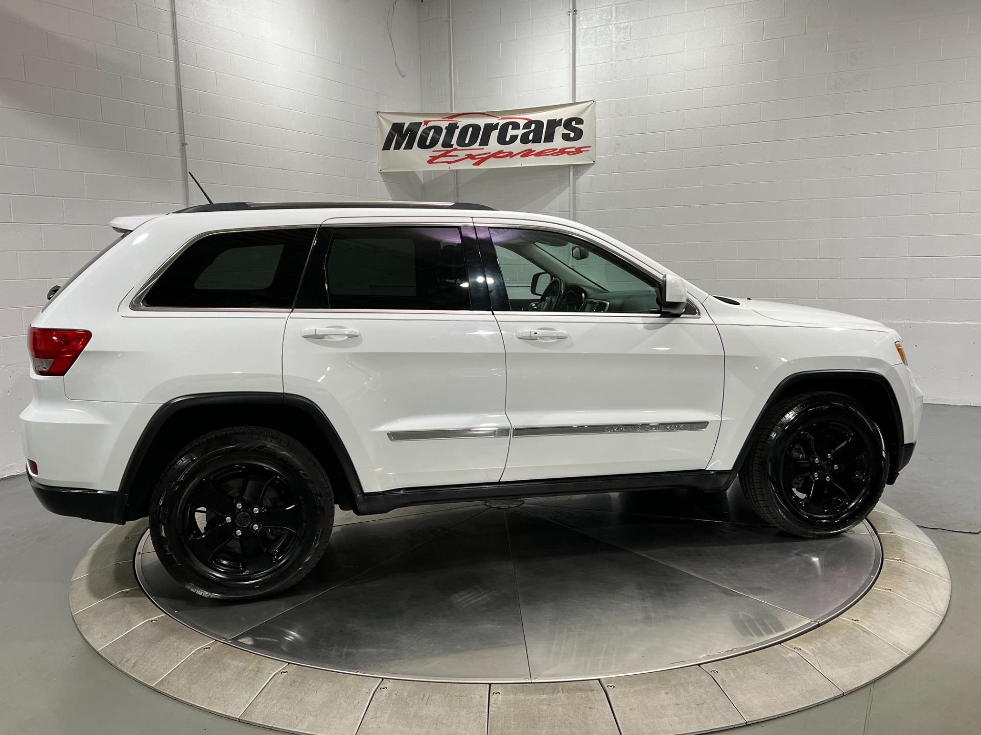 Used-2013-Jeep-Grand-Cherokee-Laredo-4X4