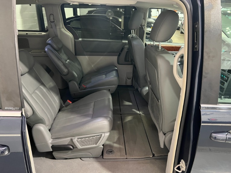 Used-2009-Chrysler-Town-and-Country-Touring-FWD