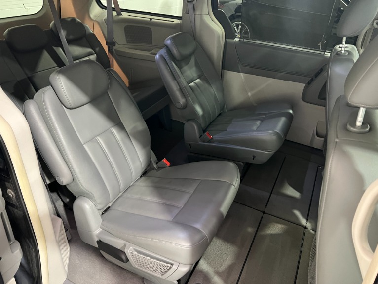 Used-2009-Chrysler-Town-and-Country-Touring-FWD