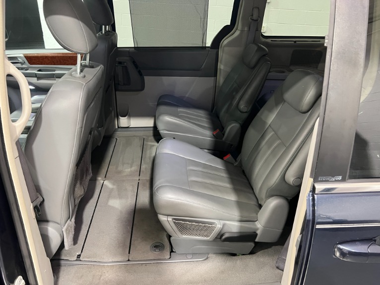 Used-2009-Chrysler-Town-and-Country-Touring-FWD