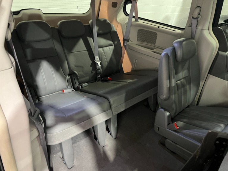 Used-2009-Chrysler-Town-and-Country-Touring-FWD