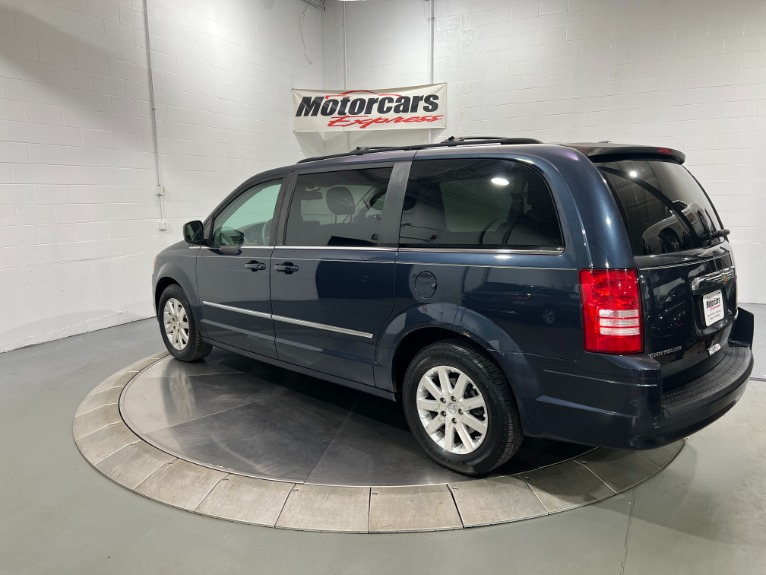 Used-2009-Chrysler-Town-and-Country-Touring-FWD