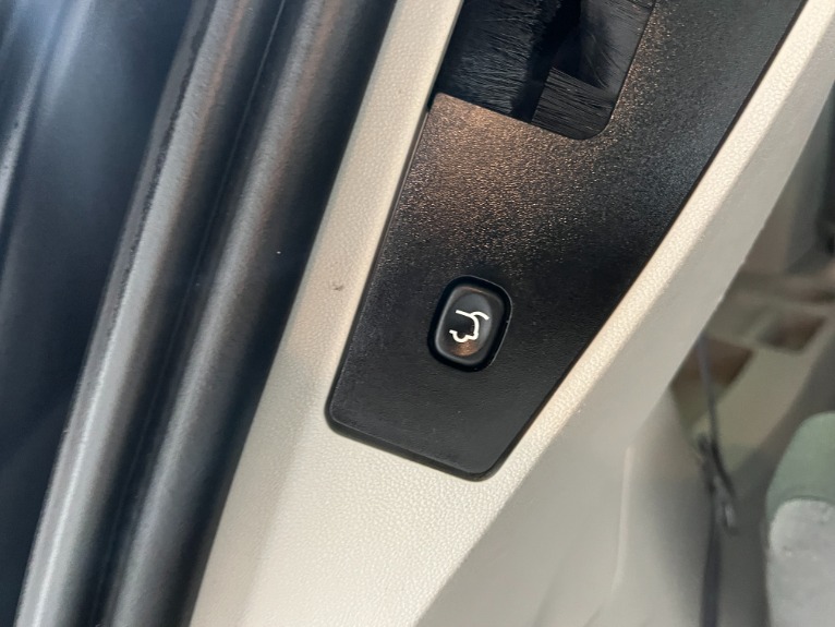 Used-2009-Chrysler-Town-and-Country-Touring-FWD