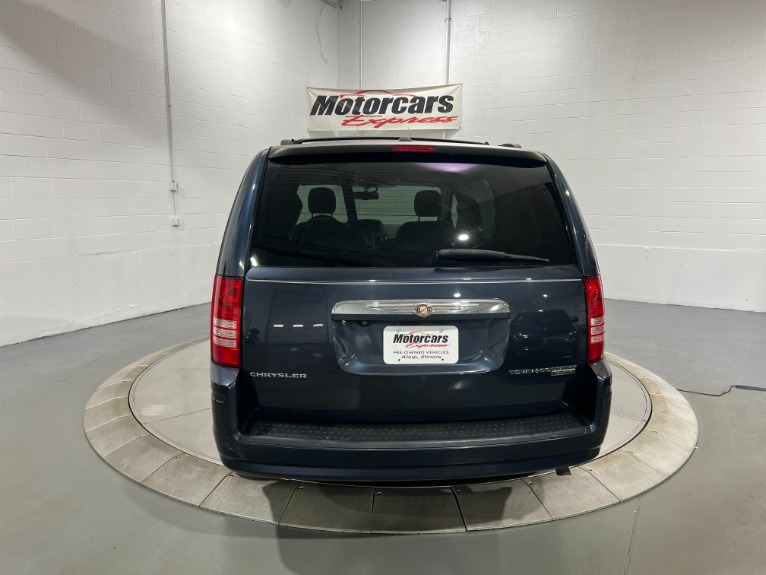 Used-2009-Chrysler-Town-and-Country-Touring-FWD