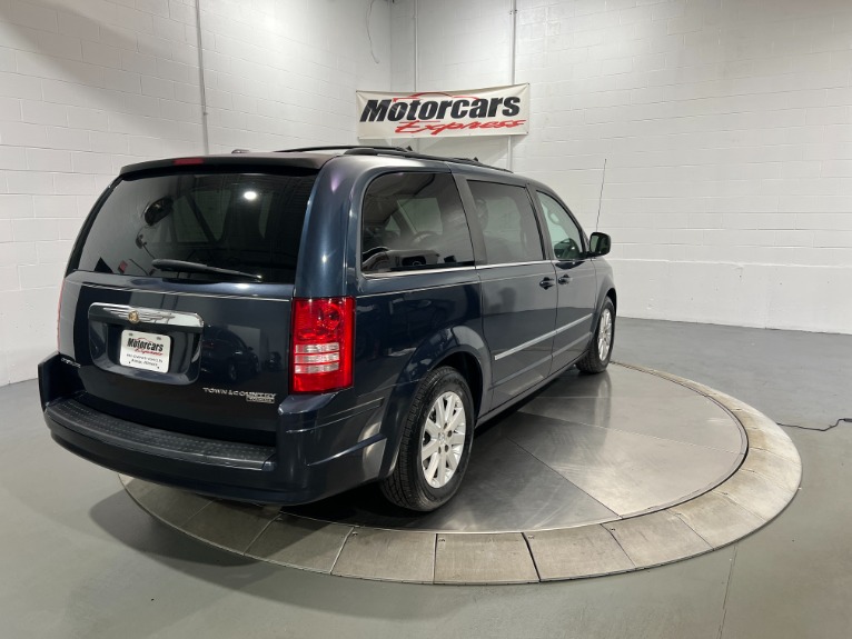 Used-2009-Chrysler-Town-and-Country-Touring-FWD