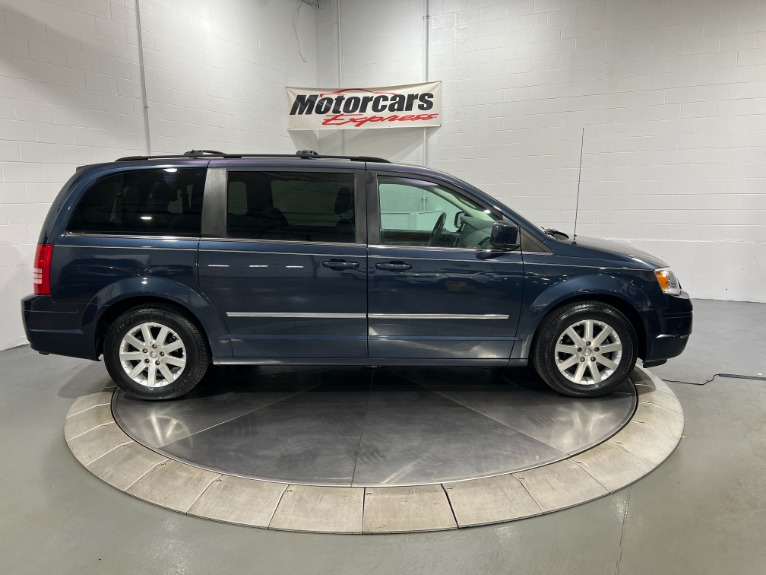 Used-2009-Chrysler-Town-and-Country-Touring-FWD