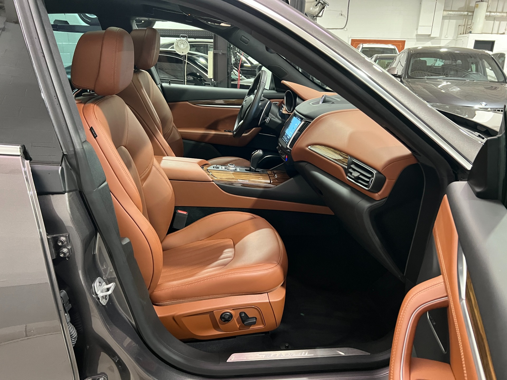 Used-2018-Maserati-Levante-GranLusso-AWD
