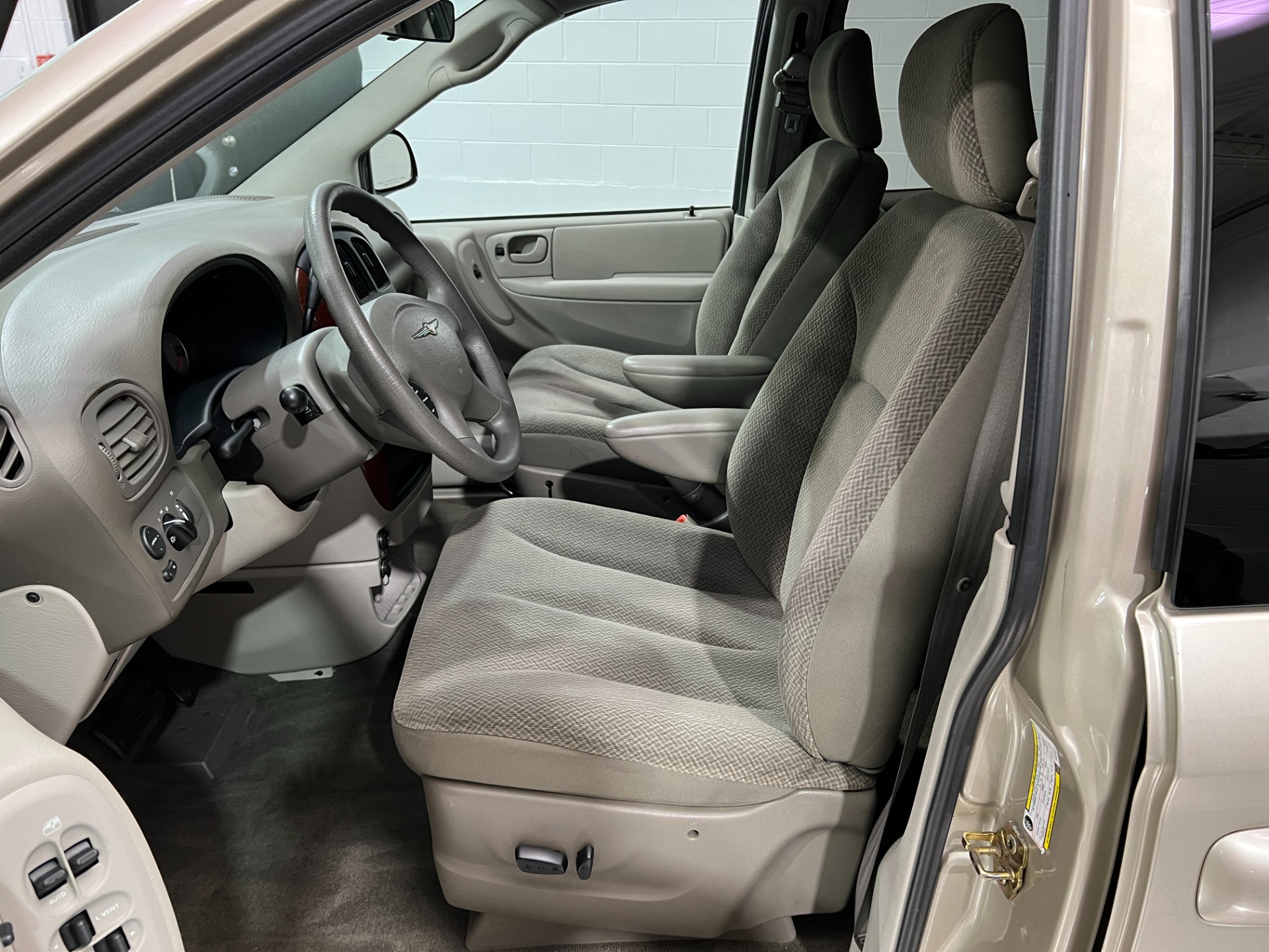 Used-2005-Chrysler-Town-and-Country-LX-FWD