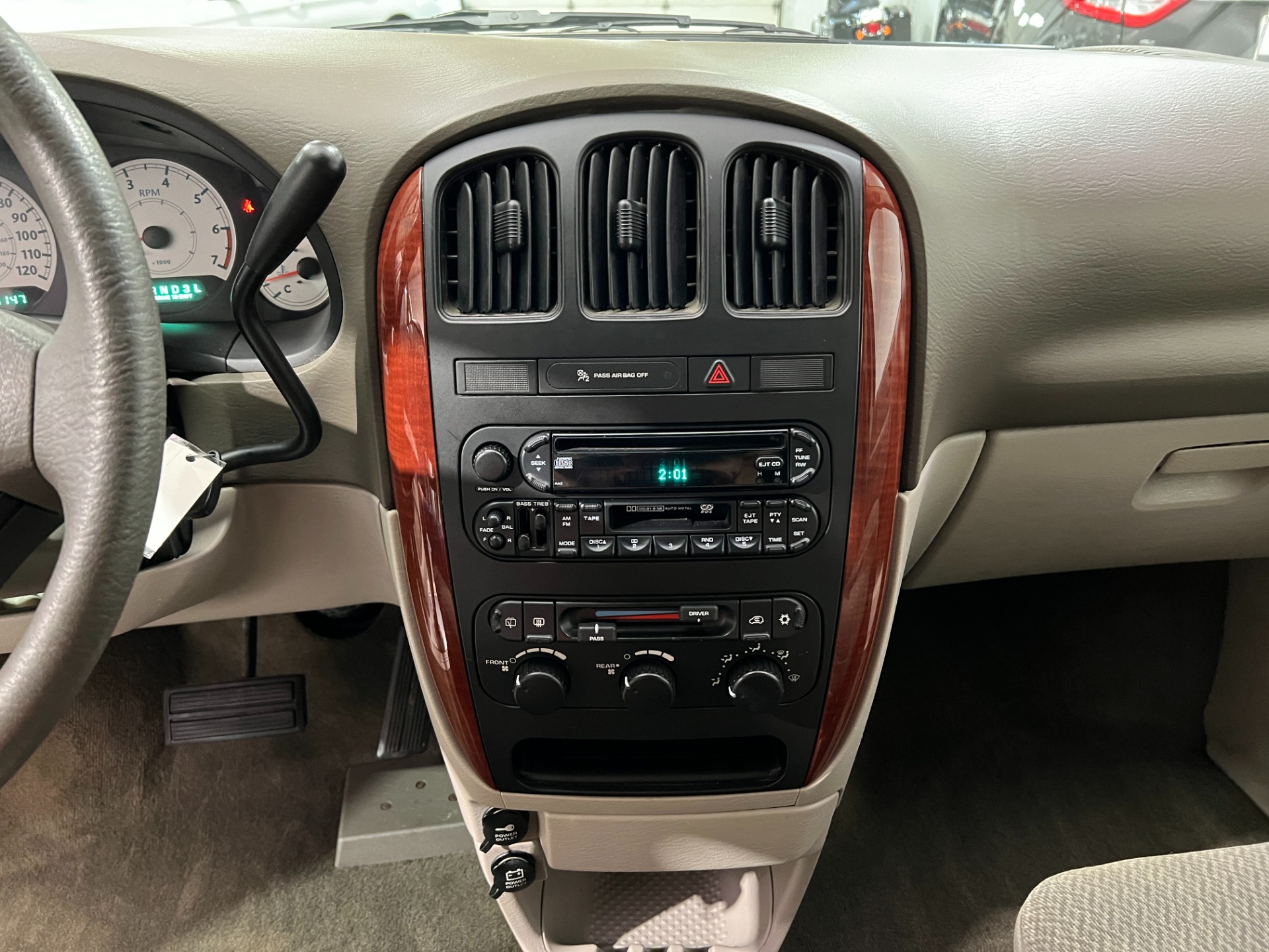 Used-2005-Chrysler-Town-and-Country-LX-FWD