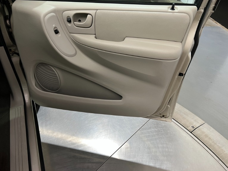 Used-2005-Chrysler-Town-and-Country-LX-FWD