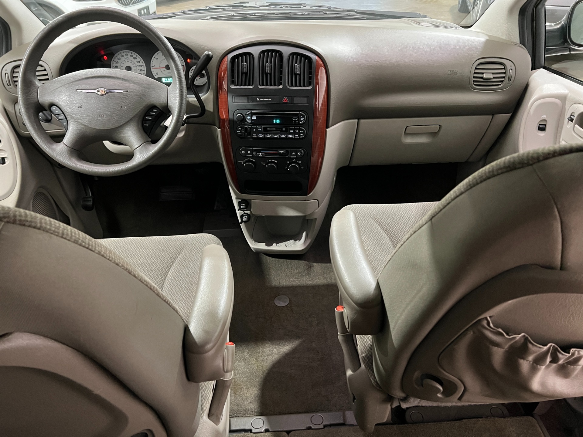 Used-2005-Chrysler-Town-and-Country-LX-FWD
