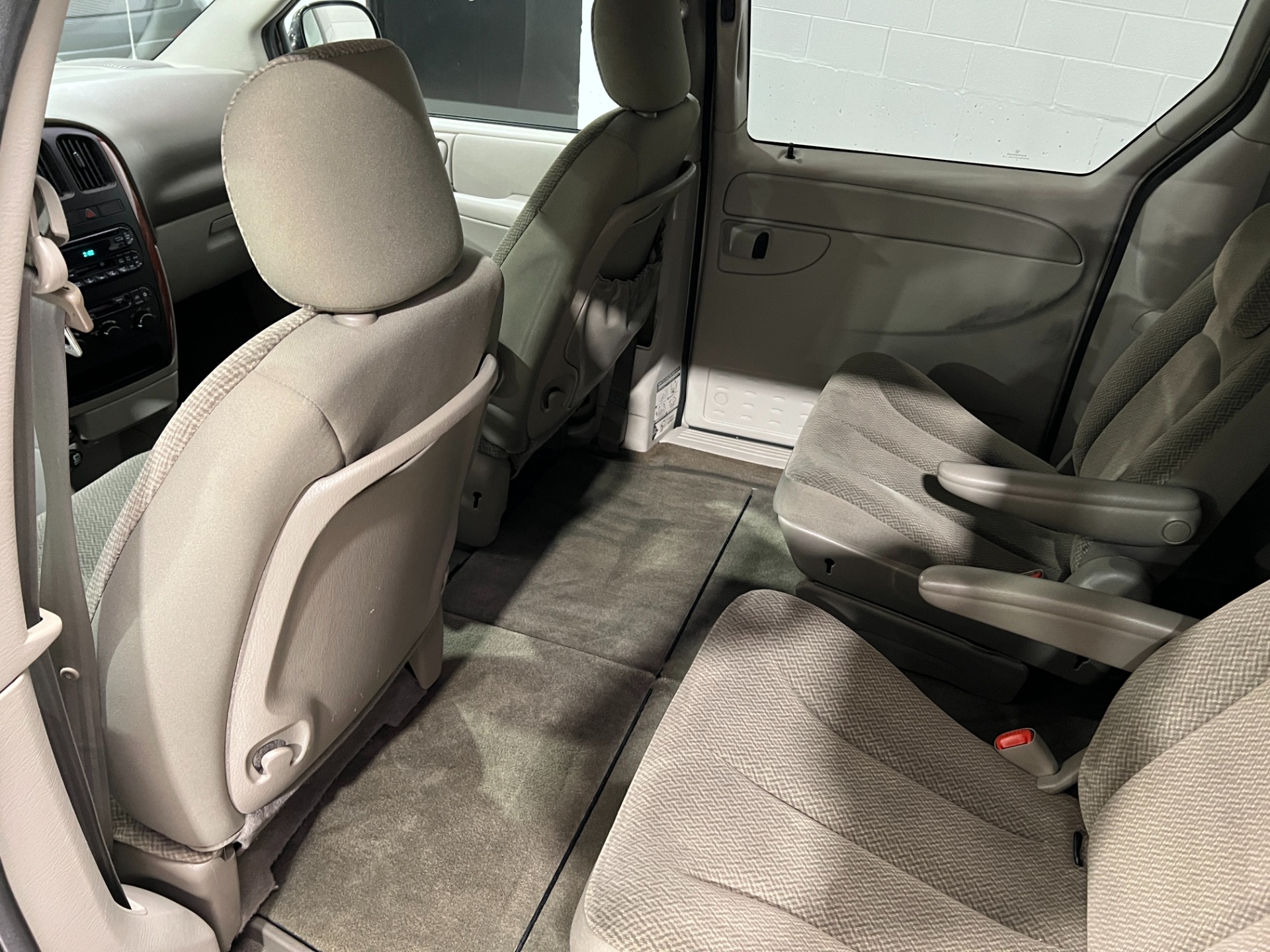 Used-2005-Chrysler-Town-and-Country-LX-FWD