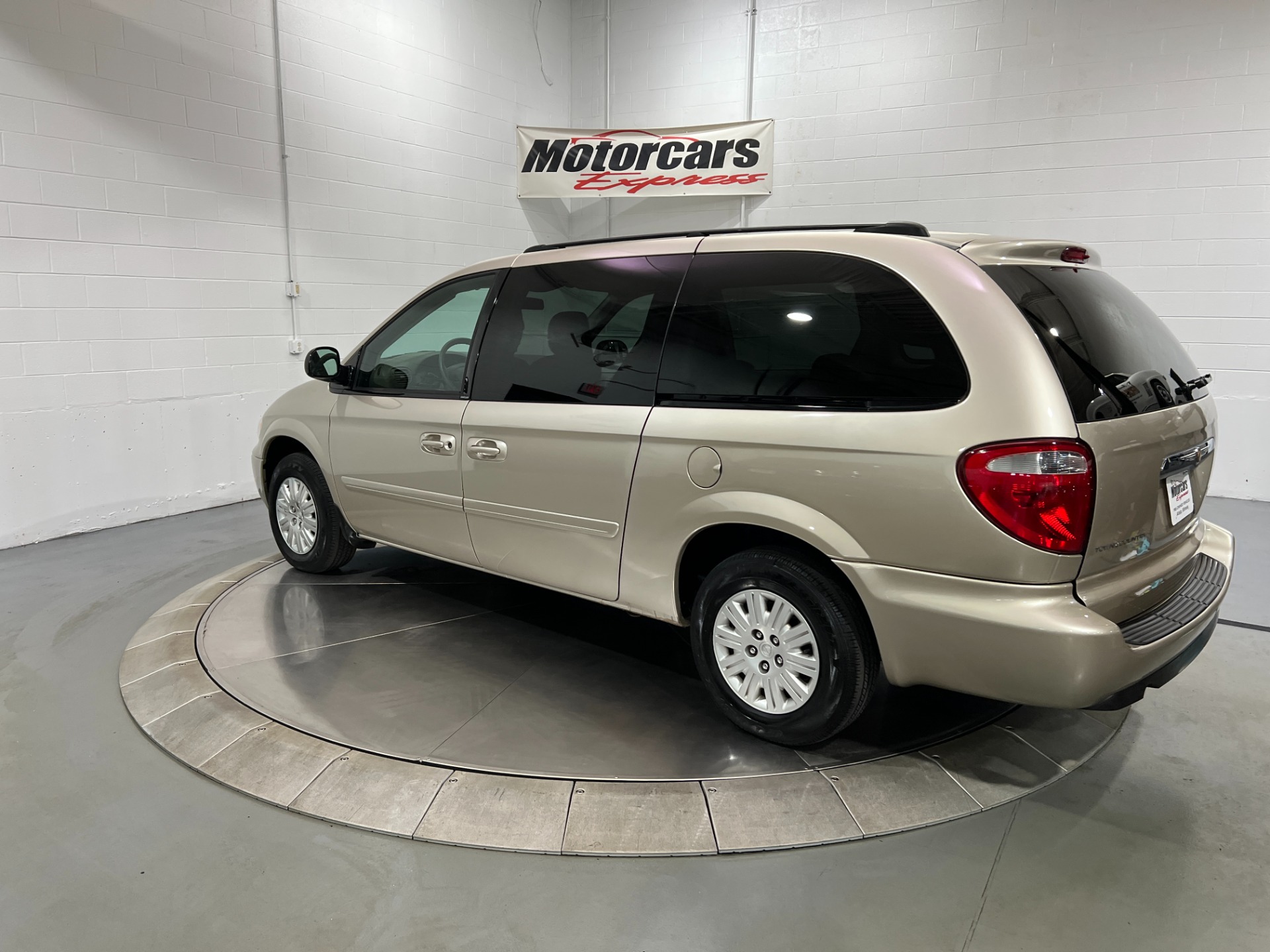 Used-2005-Chrysler-Town-and-Country-LX-FWD
