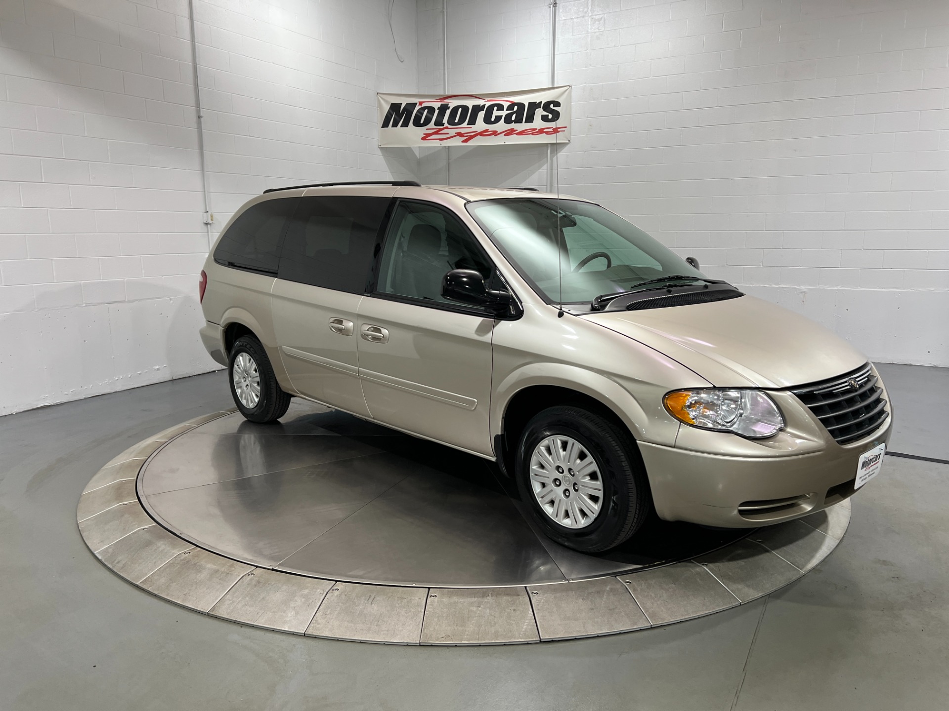 Used-2005-Chrysler-Town-and-Country-LX-FWD