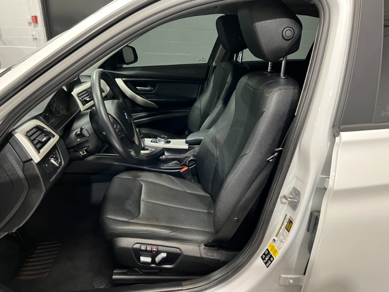 Used-2018-BMW-3-Series-320i-xDrive