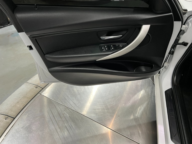 Used-2018-BMW-3-Series-320i-xDrive