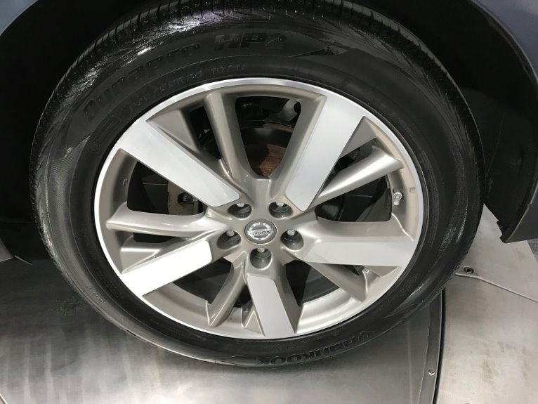 Used-2014-Nissan-Pathfinder-Platinum