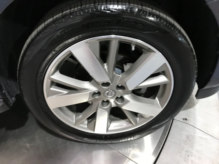 Used-2014-Nissan-Pathfinder-Platinum